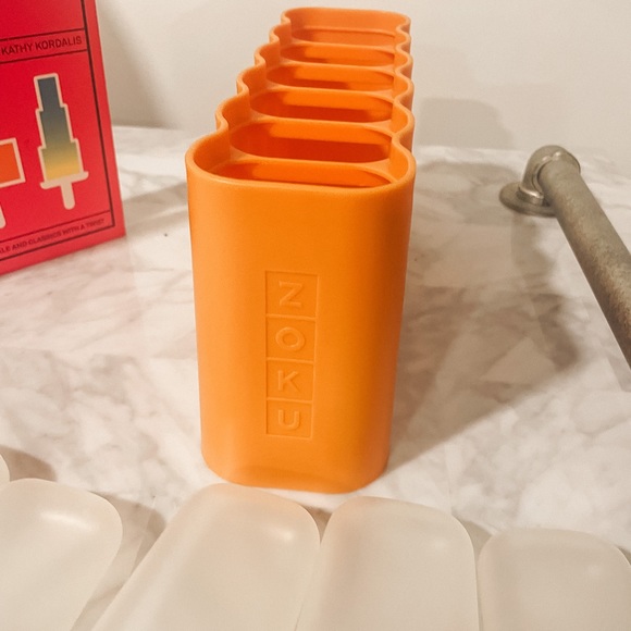 Urban Outfitters Poptail Manual And Zoku Mod Pops Set - Picture 7 of 7